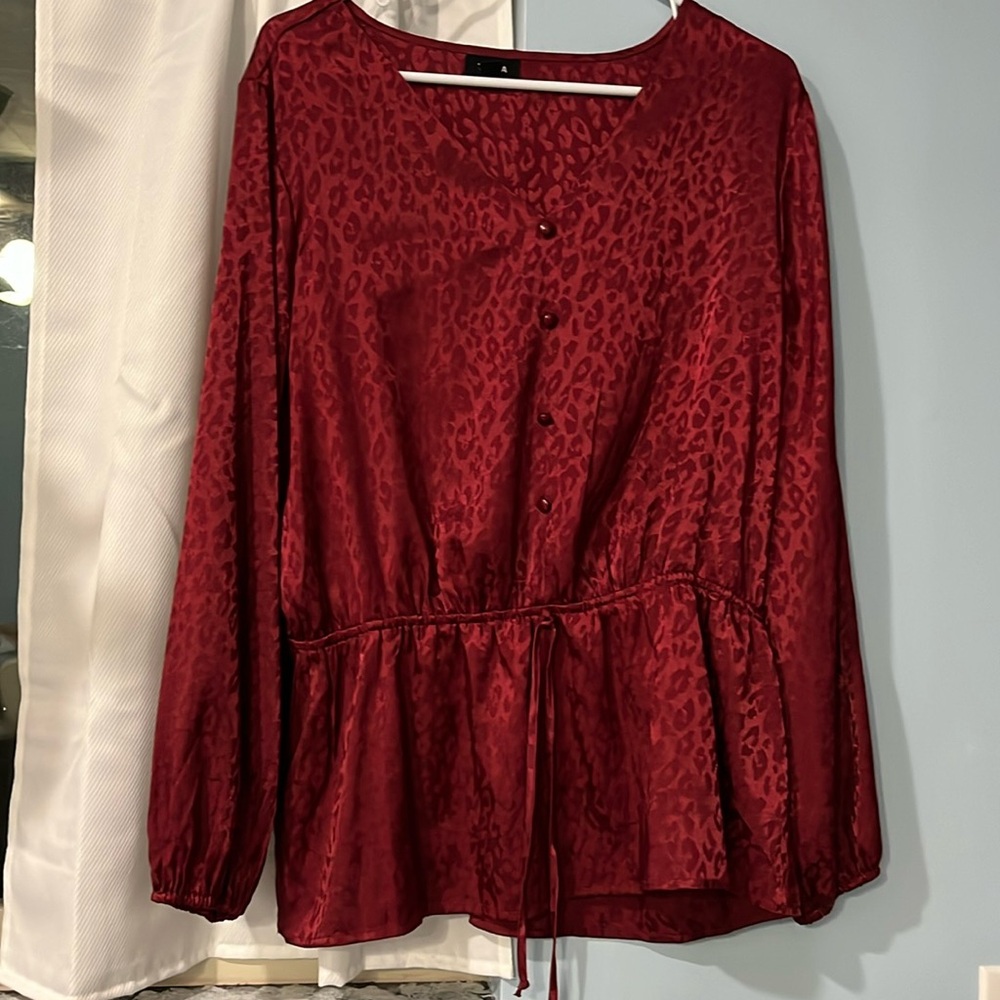 Cheetah print blouse elastic around waist area